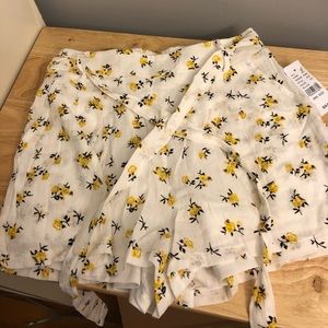 LA HEARTS - yellow floral flowy shorts